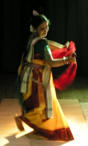 Kaberi performs Dui hathe kaler